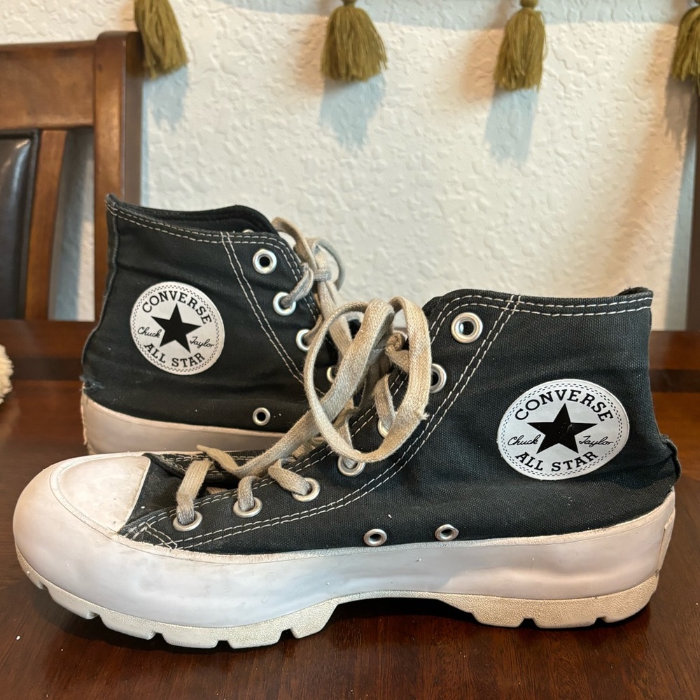 Converse All Star platform high top sneakers 
Women’s 8